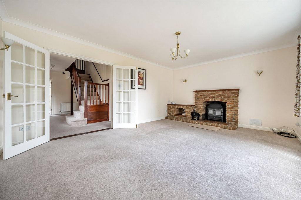 Property photo 3 of 34 Sitting Room