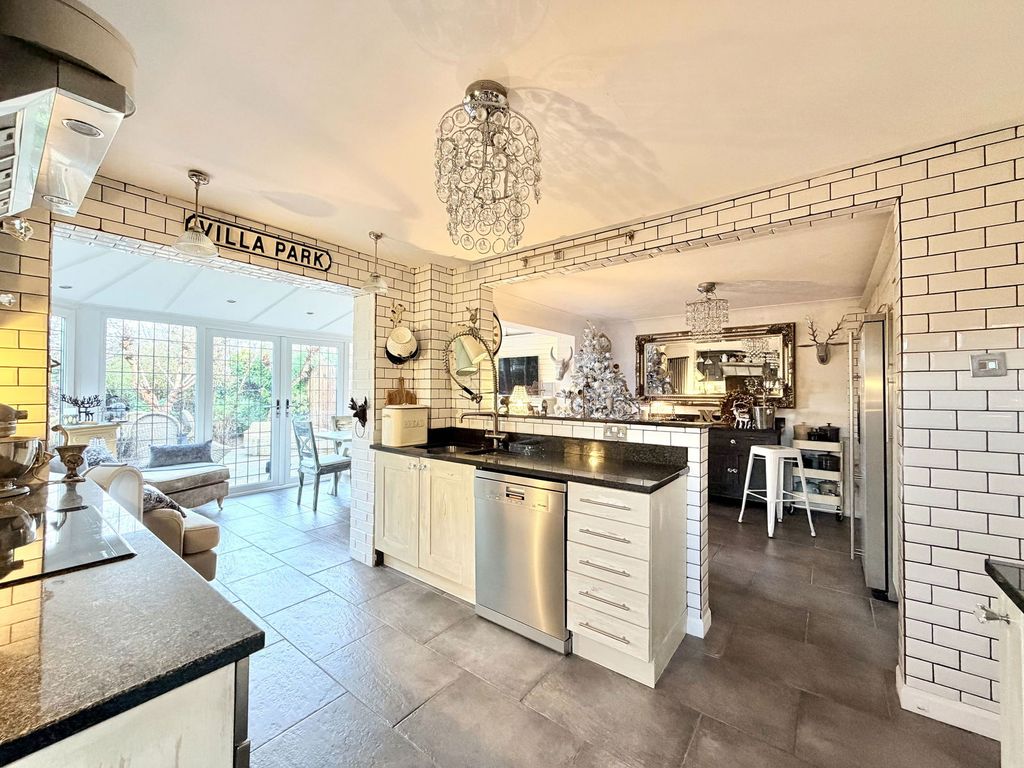 Property photo 2 of 27