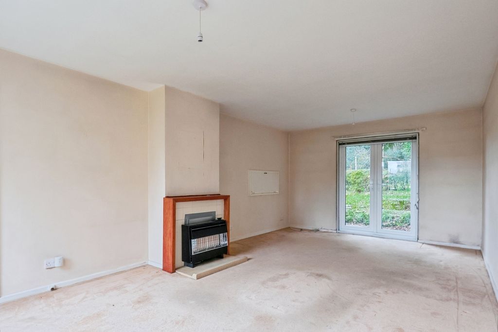 Property photo 3 of 15 Lounge