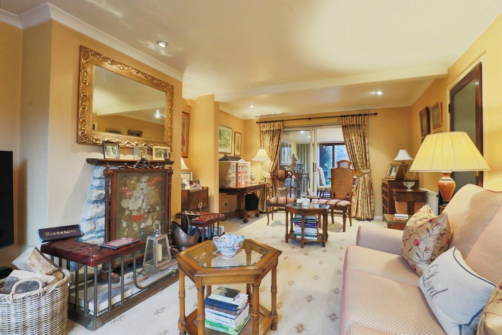 Property photo 3 of 25