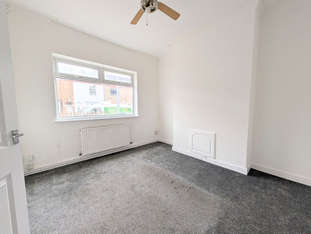 Property photo 3 of 13 Lounge