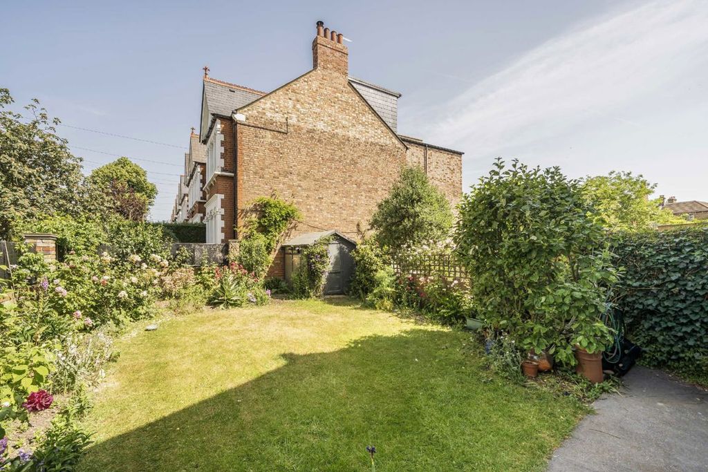 Property photo 2 of 8