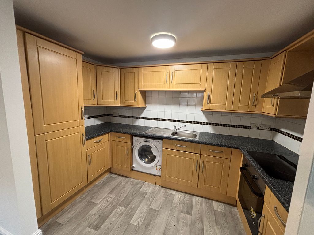 Property photo 3 of 11 Kitchen