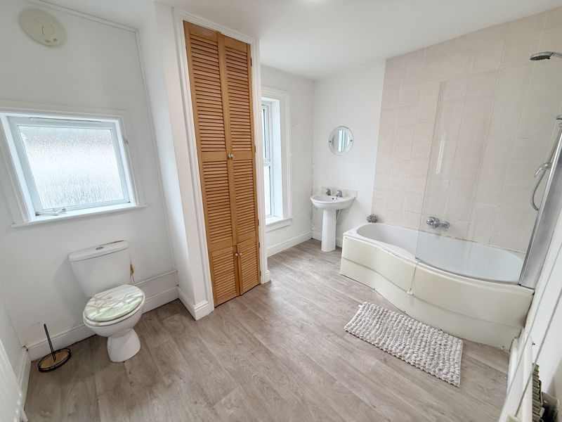 Property photo 3 of 6 Bathroom