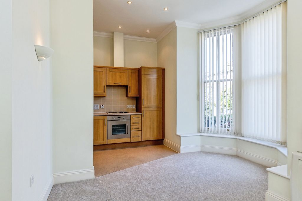 Property photo 2 of 12 Pbox-Img.Jpg