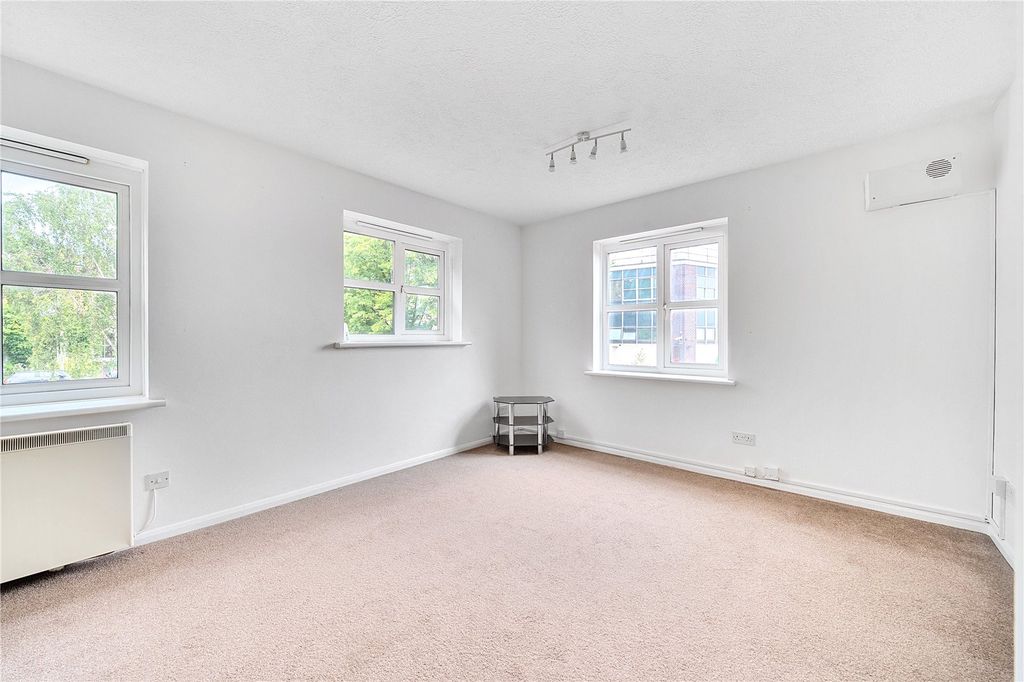 Property photo 2 of 16 Picture No. 14