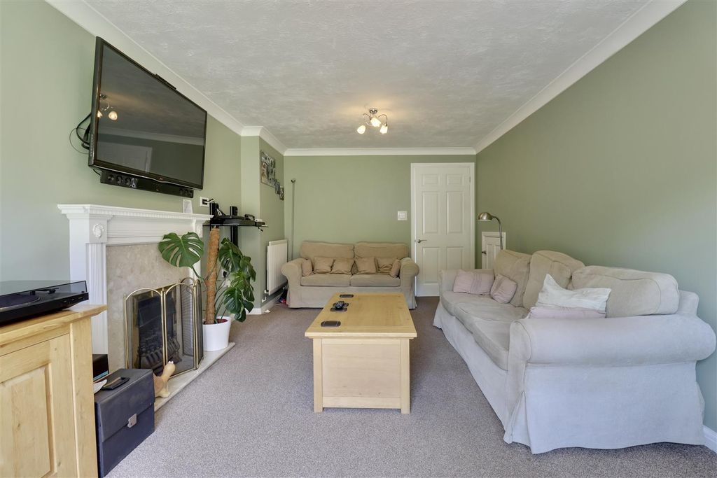 Property photo 2 of 27 Sitting Room