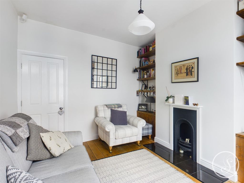 Property photo 2 of 12