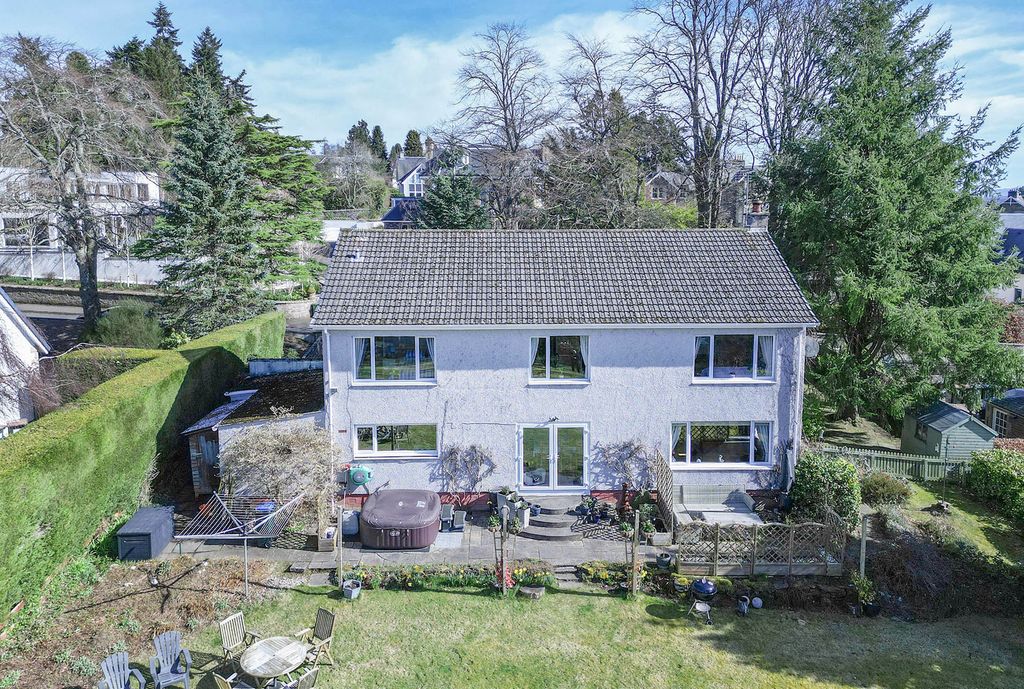 Property photo 2 of 39