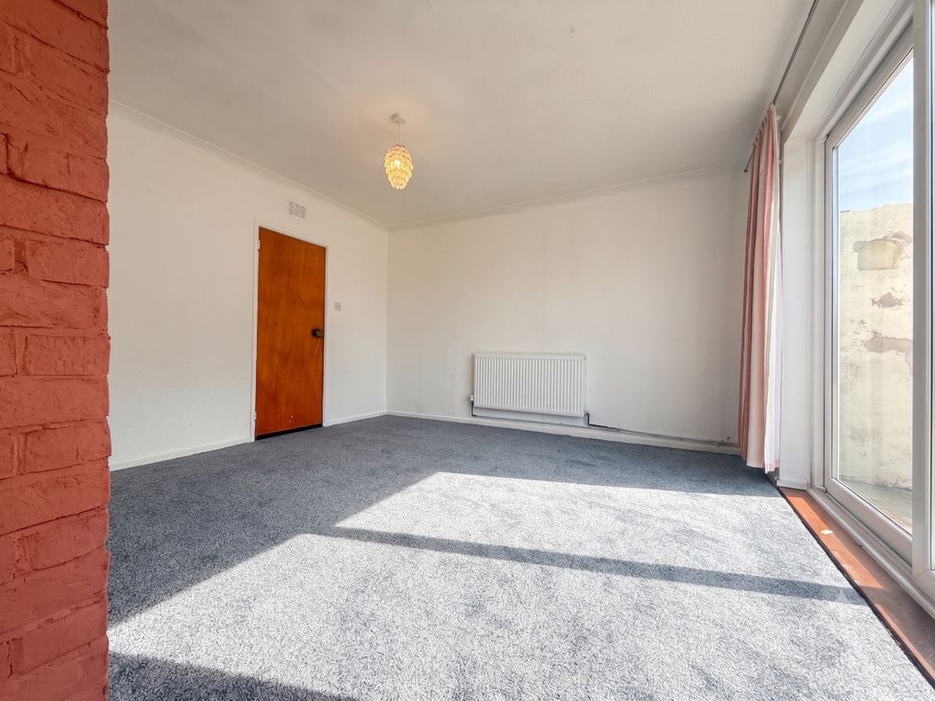 Property photo 3 of 11 Living Room