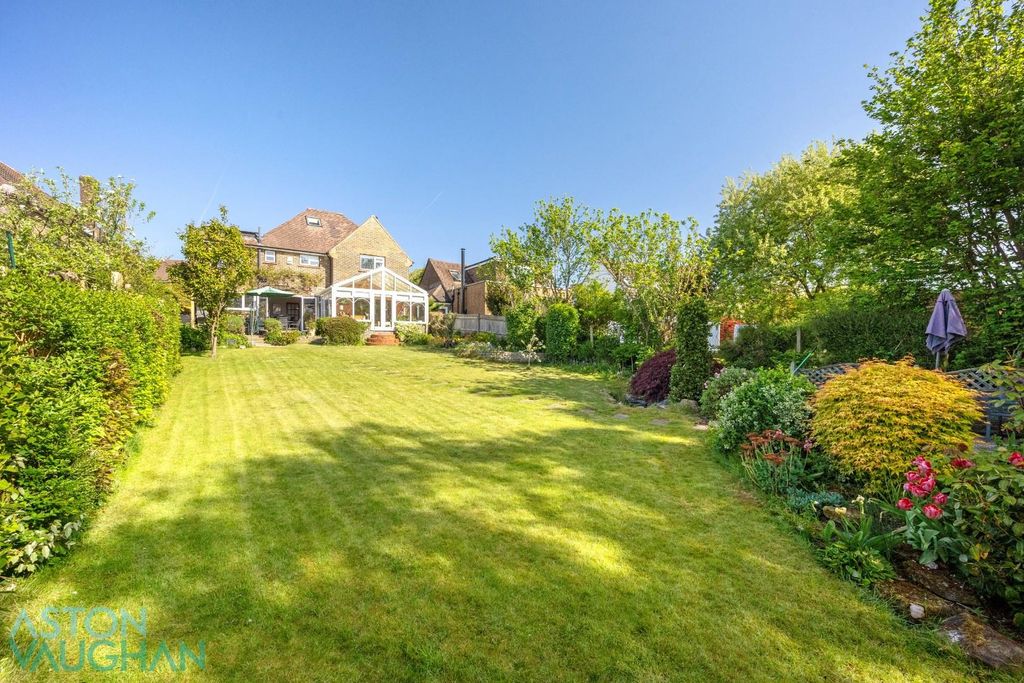 Property photo 2 of 25