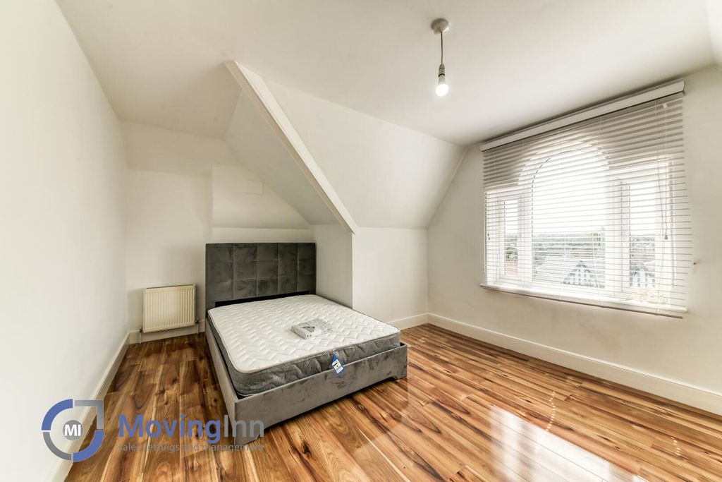 Property photo 1 of 12 Bedroom