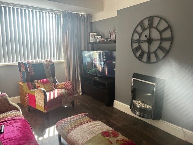 Property photo 2 of 11 Lounge 1