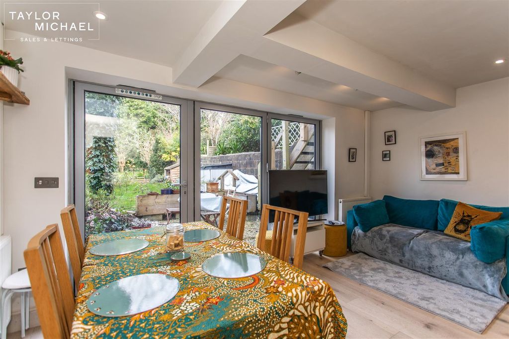 Property photo 1 of 17 Living Room