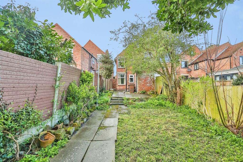 Property photo 2 of 31