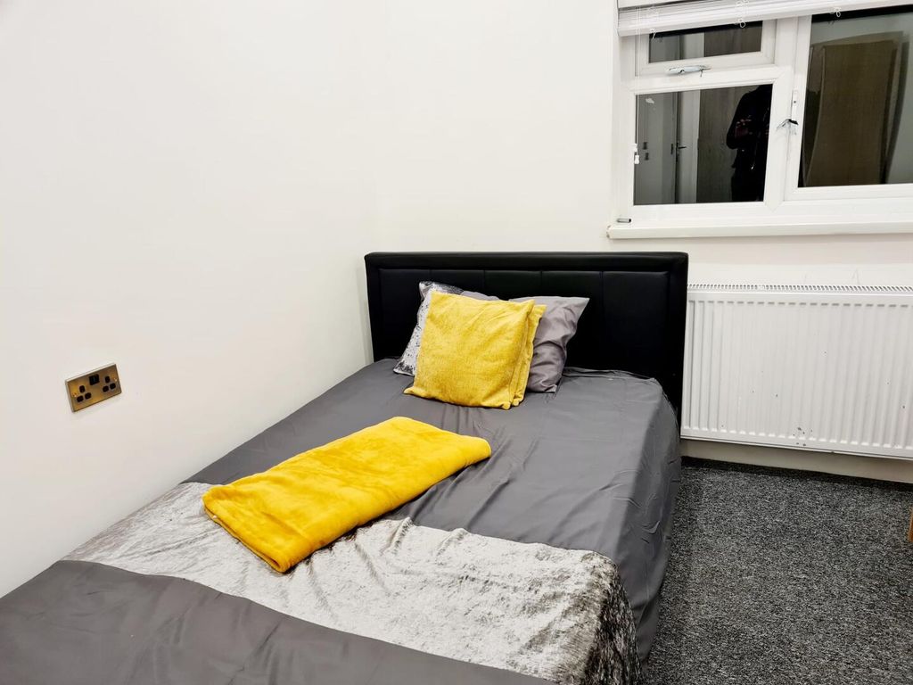 Property photo 1 of 10 Bedroom