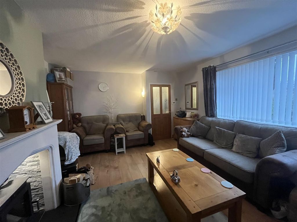 Property photo 3 of 26 Lounge