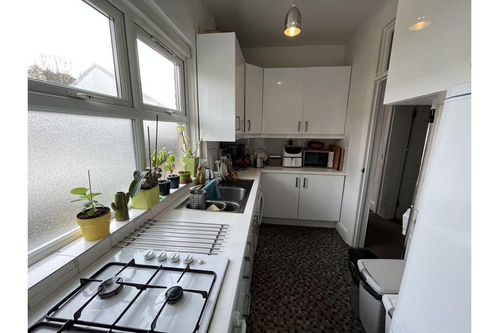 Property photo 3 of 18 Kitchen
