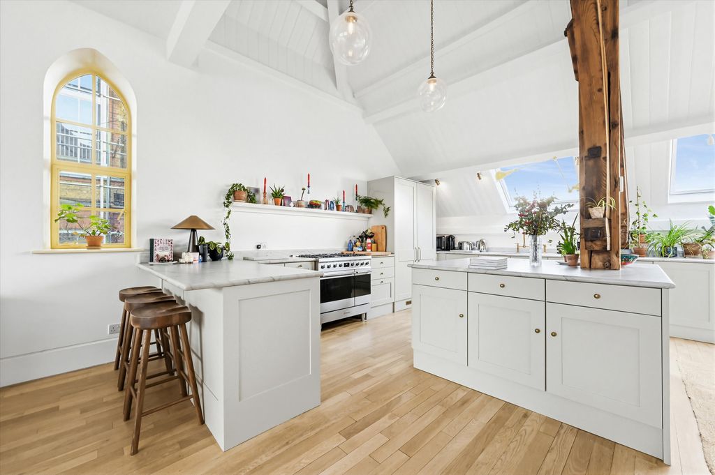 Property photo 3 of 19 Image