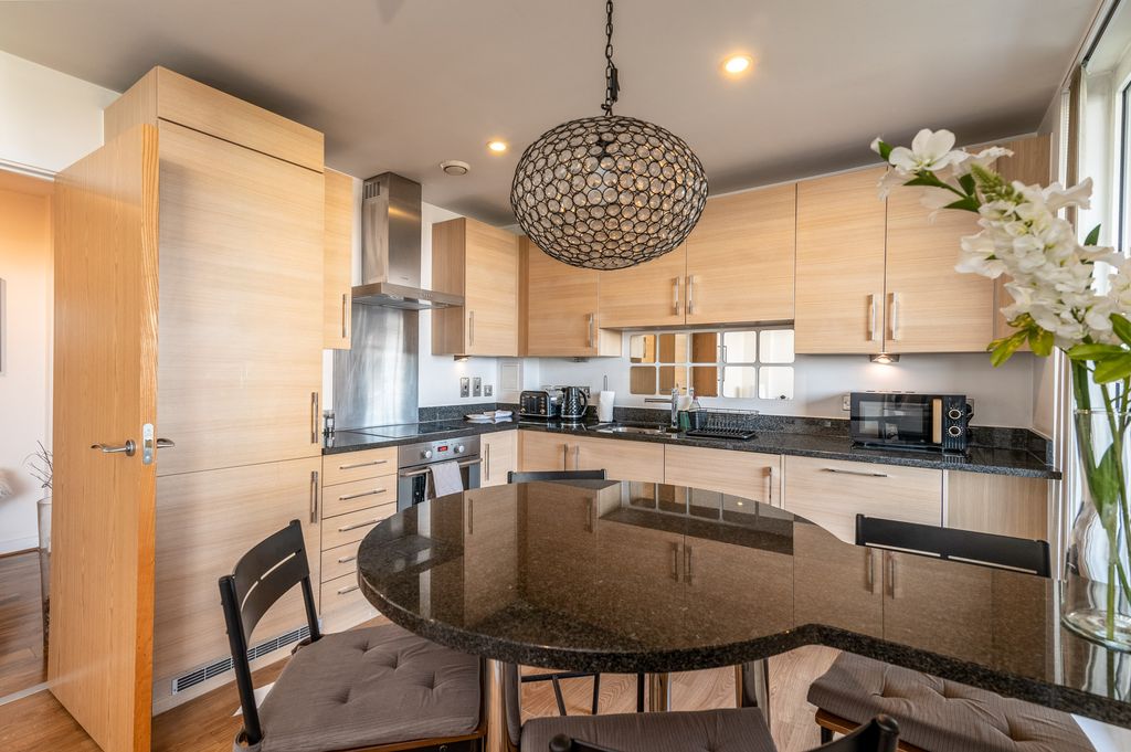 Property photo 3 of 27