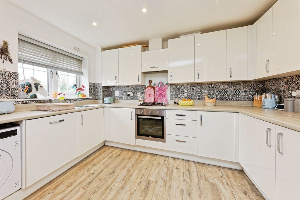 Property photo 3 of 16