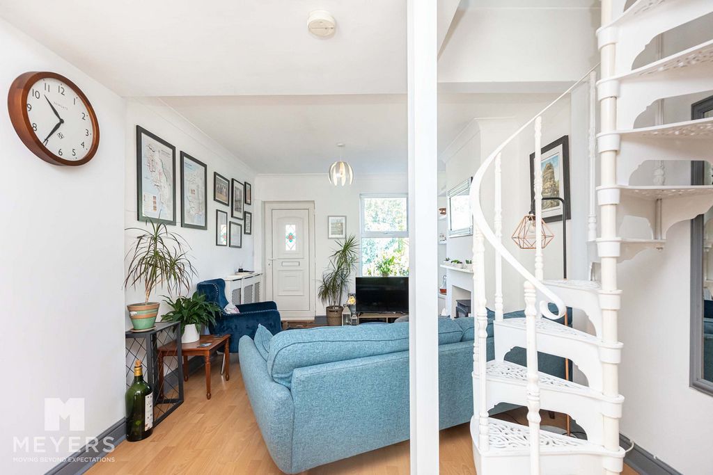 Property photo 3 of 23