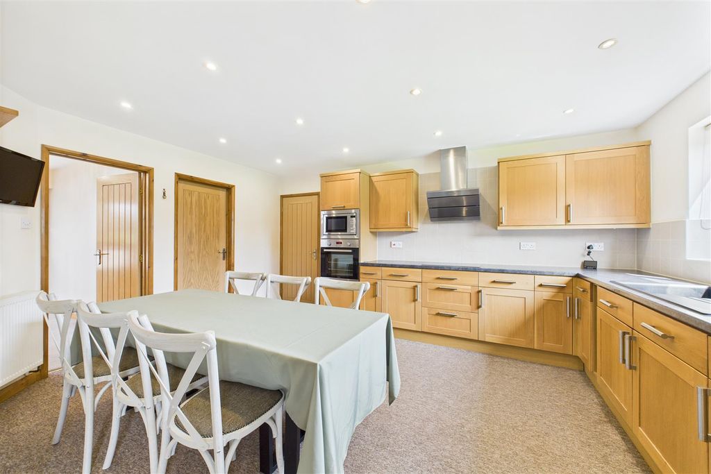 Property photo 3 of 21 Kitchen Diner