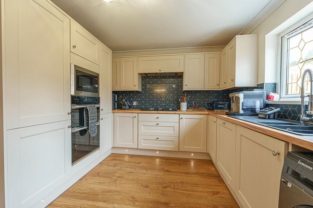 Property photo 2 of 37