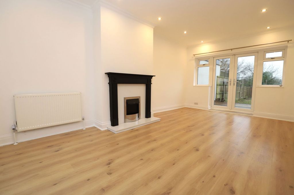 Property photo 2 of 28