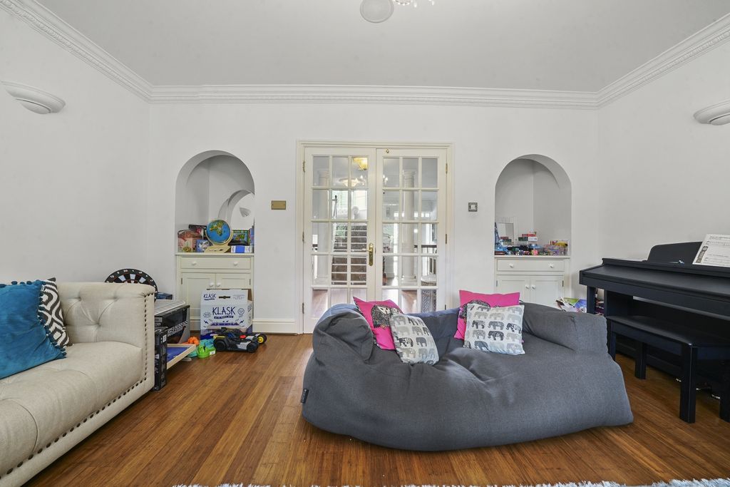 Property photo 3 of 18