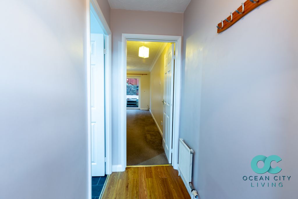 Property photo 2 of 17 Hallway