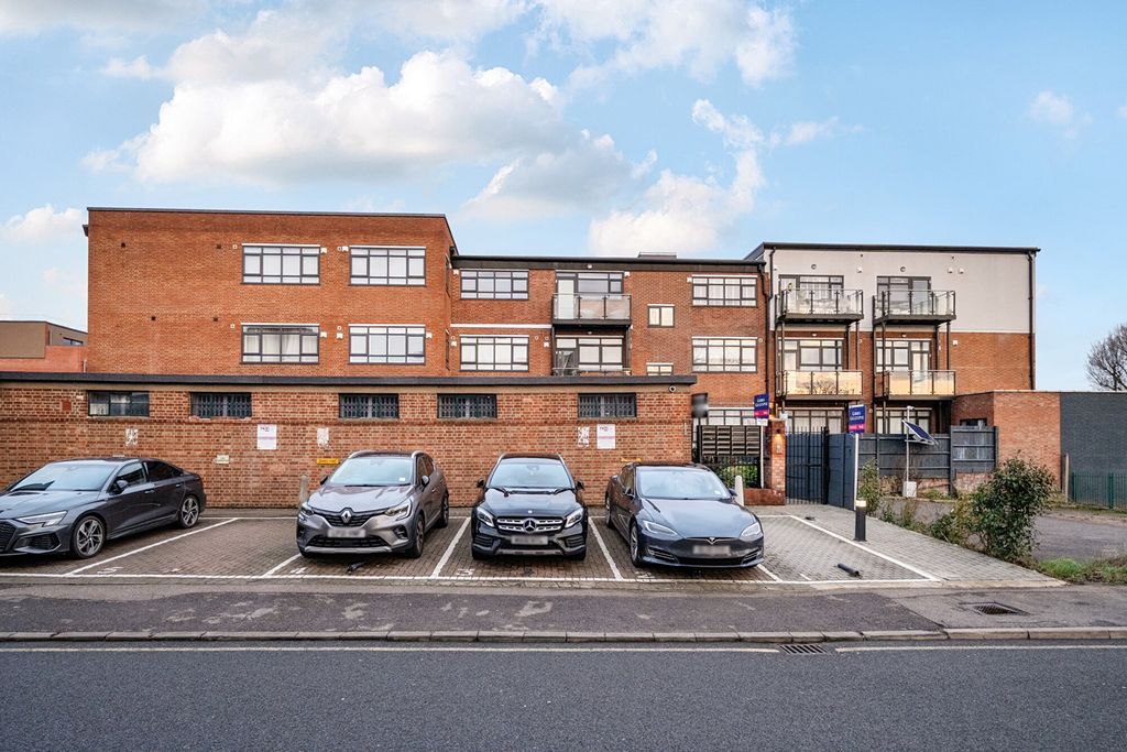 Property photo 1 of 18 1397183-16-69612c...