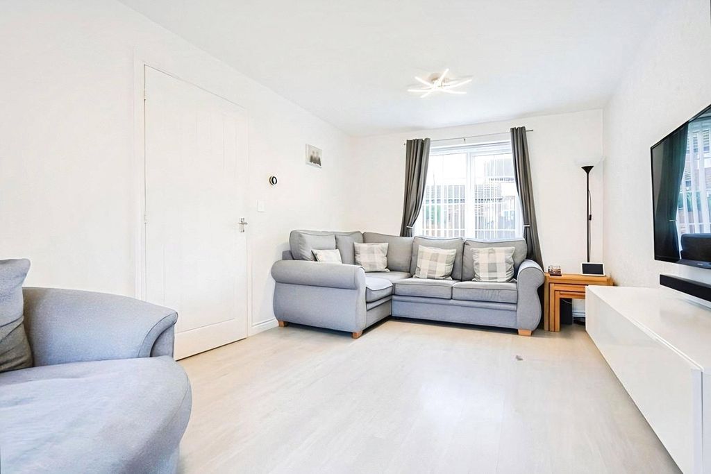 Property photo 2 of 11 Lounge