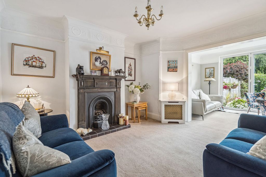 Property photo 2 of 23