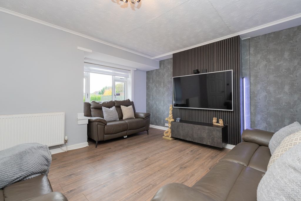 Property photo 3 of 21 16, Renshaw Road, Elderslie,  Renfrewshire, Pa5 9Ld L-2