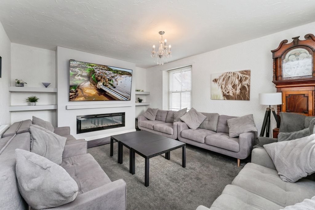 Property photo 3 of 27 Pbox-Img.Jpg
