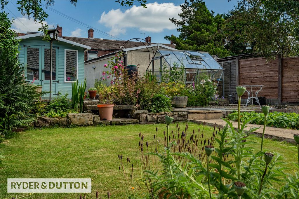 Property photo 2 of 27 Picture No. 32