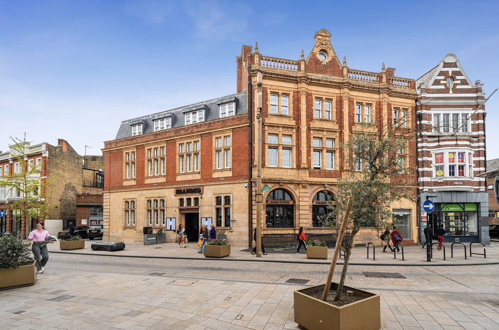 Property photo 1 of 15 1438812-14-69d92d...