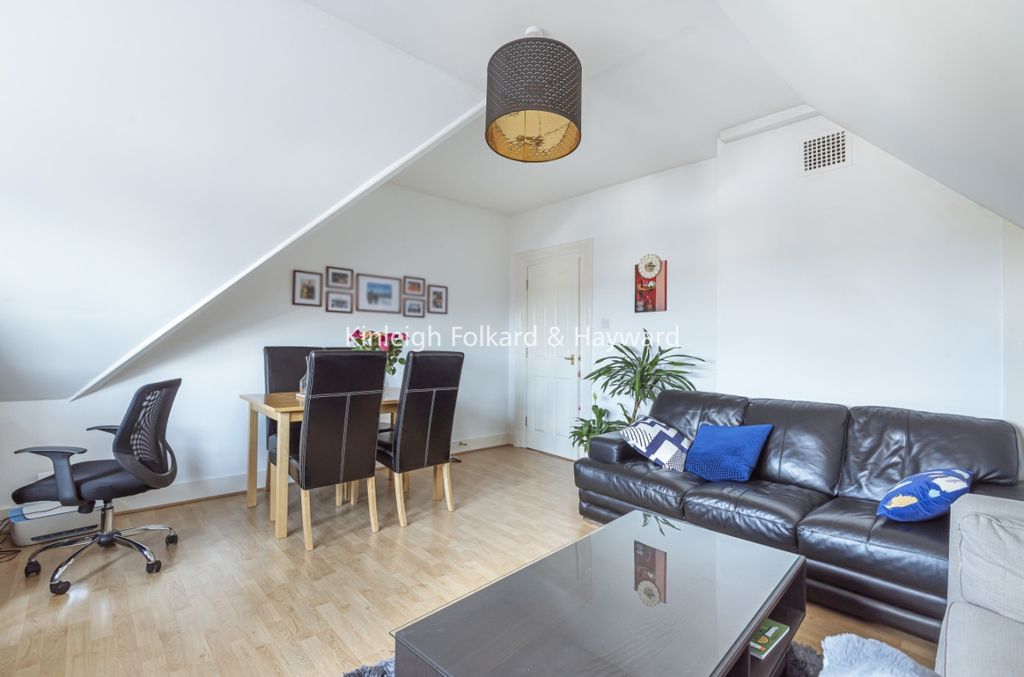 Property photo 2 of 14 c61E398A-7652-492E-9