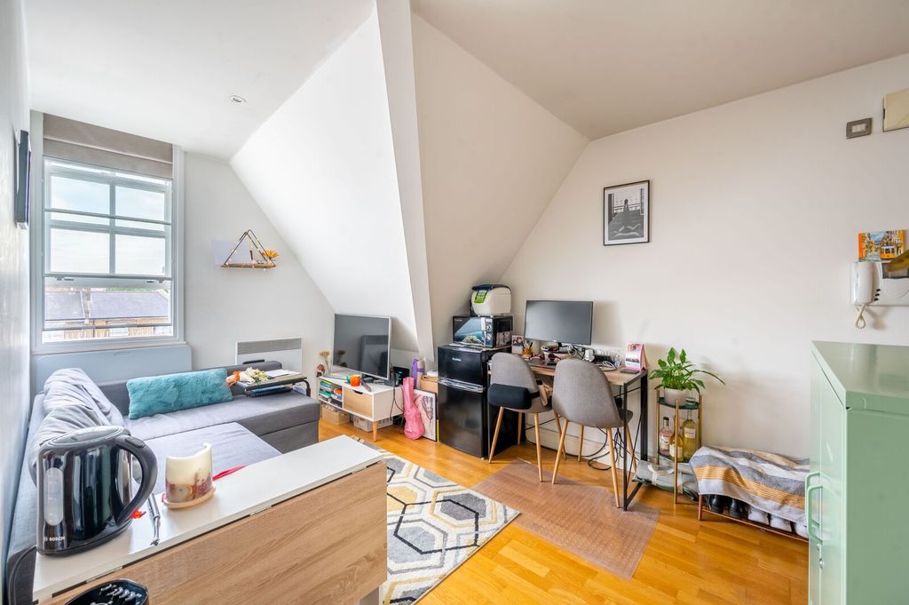 Property photo 1 of 5