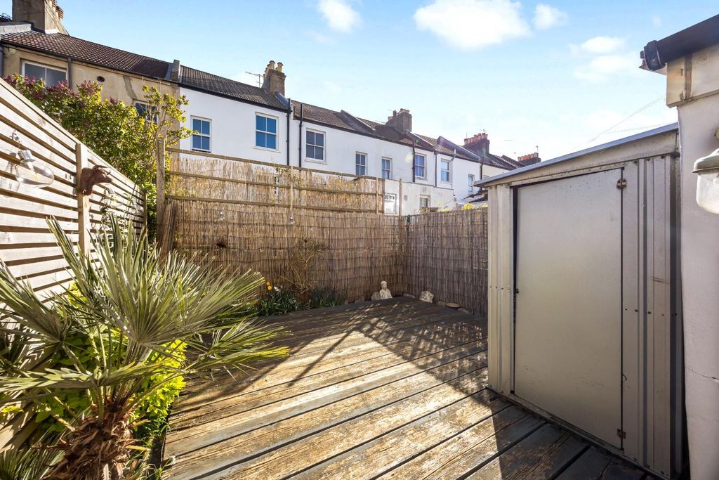 Property photo 2 of 20 Wordsworth Street, 10-009.Jpg