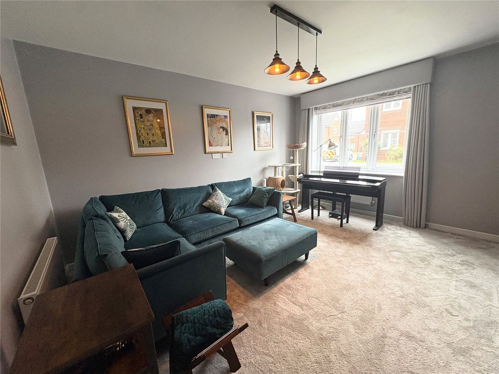 Property photo 3 of 14 Lounge