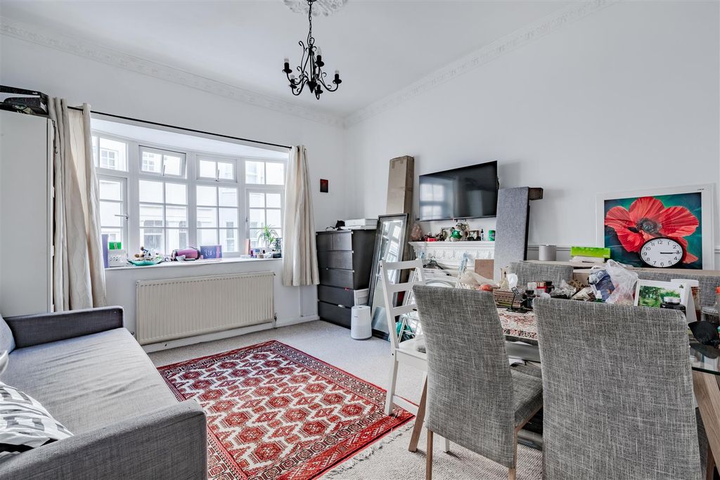 Property photo 3 of 7 Reception