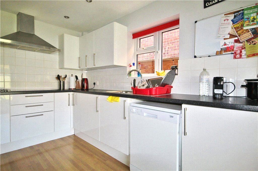 Property photo 3 of 7 Kitchen