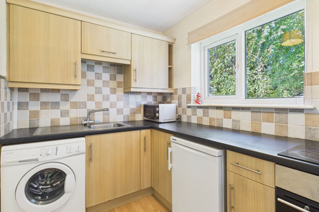 Property photo 3 of 9 Kitchen