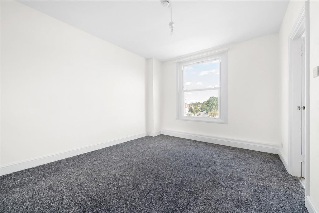 Property photo 3 of 8 3