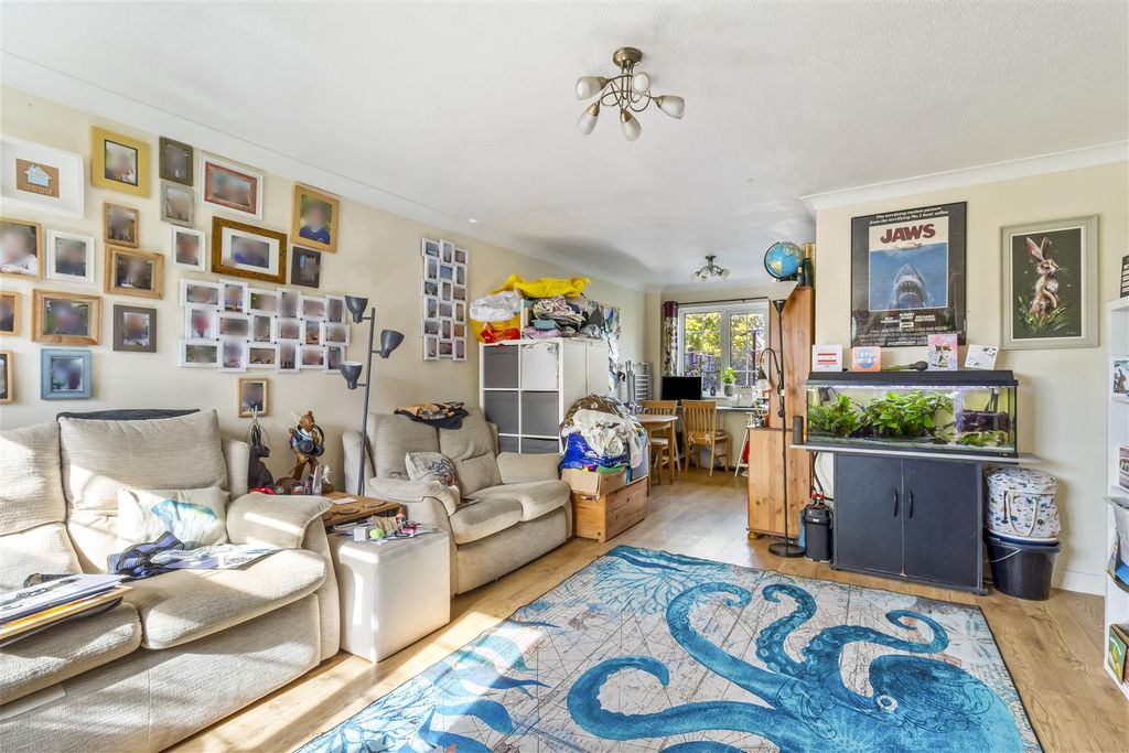 Property photo 2 of 10 65 Southfields Road_003.Jpg