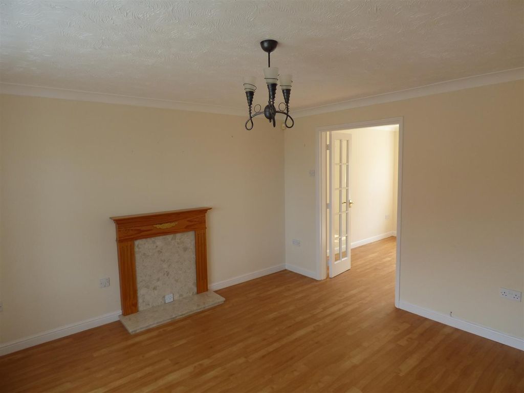 Property photo 3 of 17 Living Room .Jpg