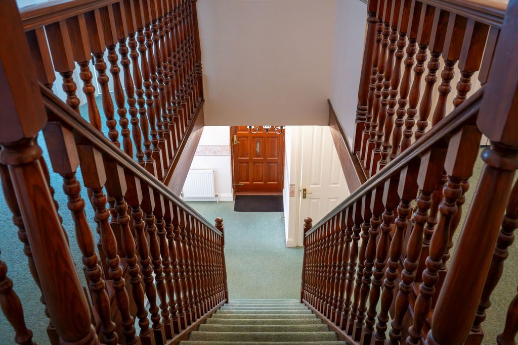 Property photo 2 of 32