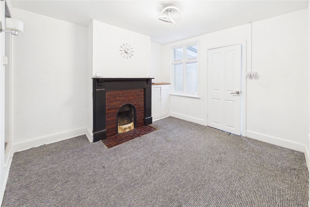 Property photo 3 of 20 Dining Room